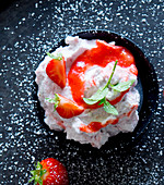Strawberry yoghurt with mint