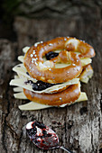 Lye bread pretzels with cheese and jam