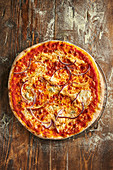 'Tosca' pizza with red onions