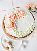 A festive carrot cake made with xylit