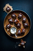 Karamellkonfekt mit Schokolade und Salz