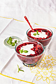 Berry porridge with vanilla yoghurt sauce