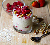 Overnight oats with raspberries
