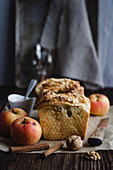 Pull-Apart-Bread mit Apfel und Walnüssen