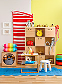 Practical storage ideas in the colorful children's room