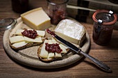 Cheese bread with fig mustard