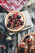 Fig tarts with vanilla cream and salted caramel