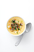 Kartoffel-Mais-Suppe mit Steinpilzen