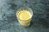 Kurkuma-Latte aus Mandeldrink