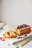 Sponge cake with blueberries and red currants