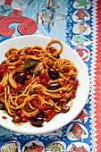 Spaghetti with tomato sauce, capers and black olives