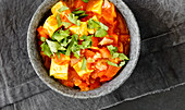 Quick tofu curry with ginger and tomatoes