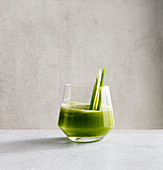 Cucumber and basil smoothie with Prosecco