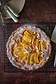 Crostata with apples and almonds