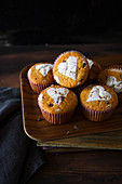 Apfelchip-Muffins mit Puderzuckerherz