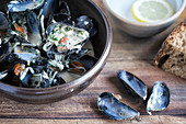 Mussels with bread