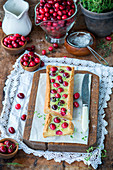 Sweet cranberry tart with thyme