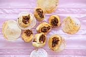 Mini puff pastry rolls with a chilli, minced meat and mint filling