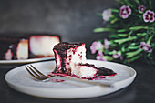 Cheesecake with a biscuit base and blueberries