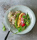 Chia rice with hummus, cucumber and radishes