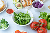 Gemüse und Salat als Belag für Sandwiches