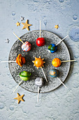 Galaxy Cake Pops für eine Mondlandungs-Party
