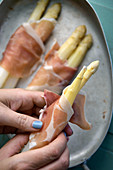 Weisser Spargel mit Käse und Schinken (Elsass)