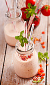 Tomatino - Milchshake mit Tomaten, Saft, Basilikum und Chili