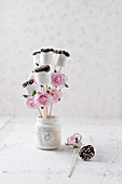 Marshmallows mit Schokolade und Zuckerdeko, Blumendeko (Hochzeit, Geburtstag)