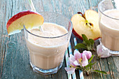 Apple and carrot milkshakes with maple syrup