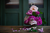 Pink roses on cake stand