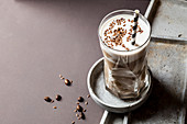 Zuckerfreier Kaffee-Smoothie mit Banane, Joghurt und Leinsamen