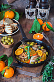 Mandarinen-Hähnchen mit Rosmarin und Oliven