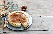Banoffee Pie (Mürbteigkuchen mit Karamell, Sahne und Banane, Grossbritannien)