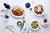 Zitronenhähnchen mit griechischem Salat, Riesenbohnen und Sellerie