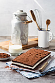 A chocolate sandwich cake filled with a quark-yoghurt cream (low carb)