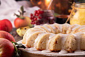 Iced sugar cake with apples