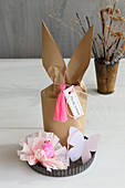 Gift bag with Bunny ears in flan tin with pink decorations