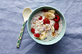Overnight oats with bananas and raspberries