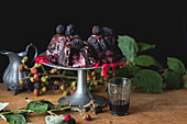 Mini blackberry bramble cakes with chocolate
