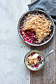 Berry crumble with peanut butter