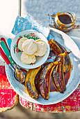 Gegrillte Rum-Karamell-Bananen mit Vanilleeis