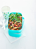 Ratatouille mit Nudeln und Rucola in Lunchbox