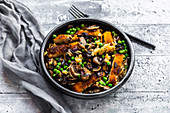 Lentils with vegetarian chicken strips, mushrooms and peas