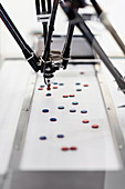 Robotic handling machine for pharmaceutical industry