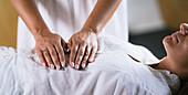 Hands at reiki healing treatment