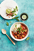 Gelbes Schweinefleischcurry mit Reis (Thailand)