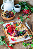 Quark pie with different types of currants