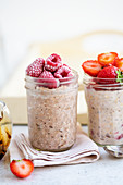 Overnight oats with berries