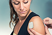 Placing TENS electrodes on shoulder